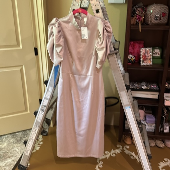 H&M Dresses & Skirts - H&M Satin Midi Dress in Light Pink